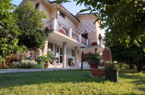 Отель Garden's House  Пьетрасанта